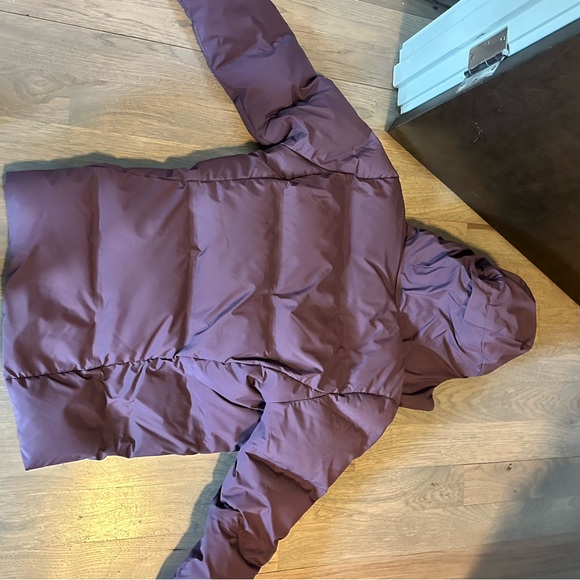 Patagonia Women's Plum Puffer Jacket - Picture 6 of 6